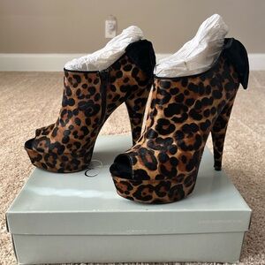 Jessica Simpson Leopard Print Peep Toe Heels
